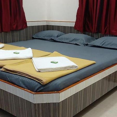 שירדי Sai Raghunandan Guest House מראה חיצוני תמונה