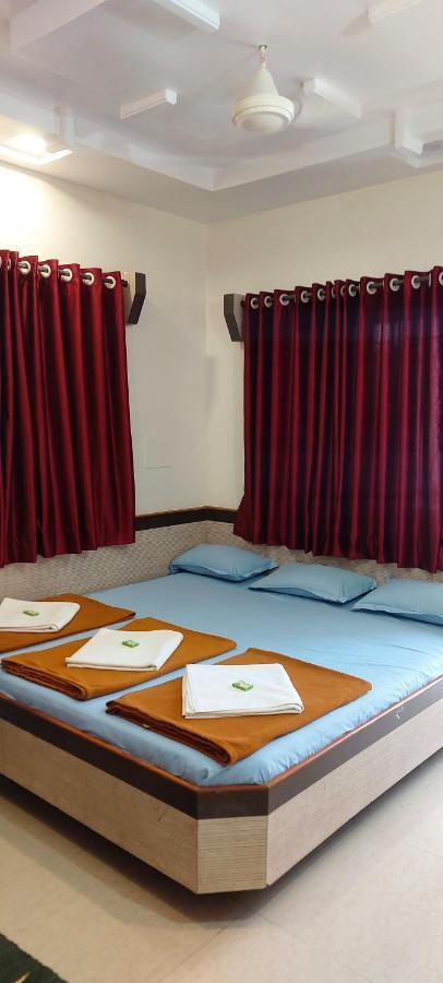 שירדי Sai Raghunandan Guest House מראה חיצוני תמונה