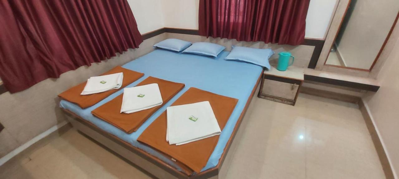 שירדי Sai Raghunandan Guest House מראה חיצוני תמונה