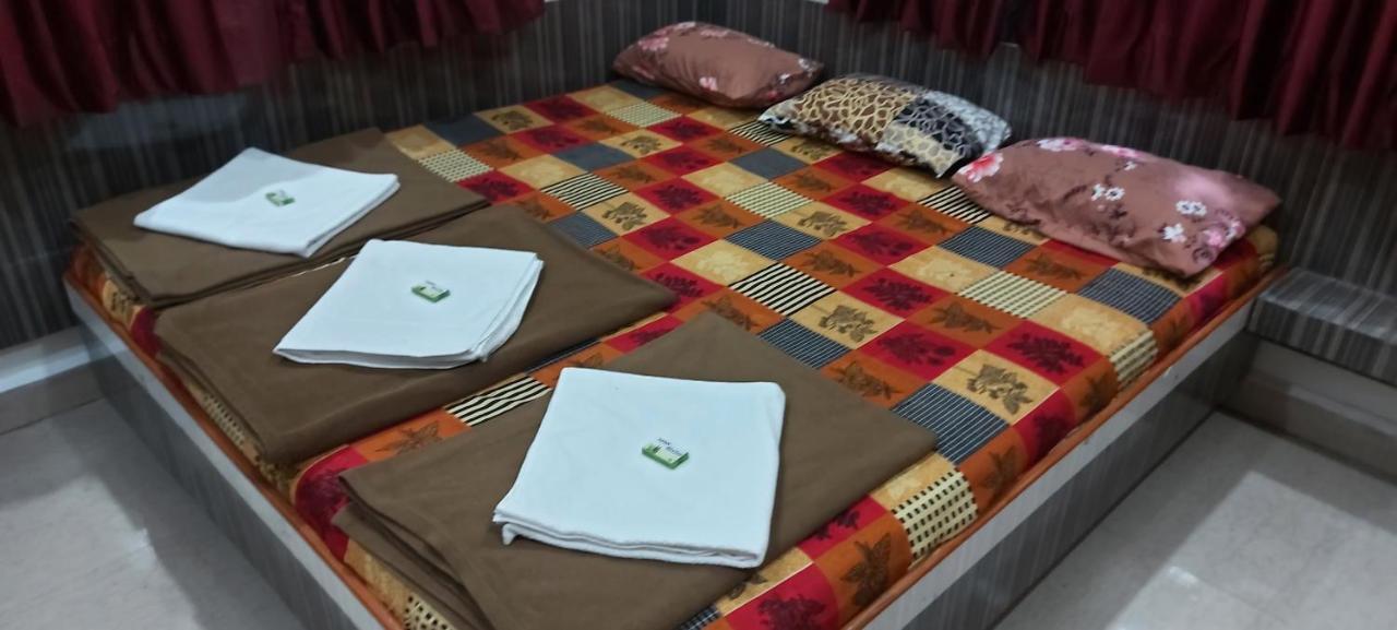 שירדי Sai Raghunandan Guest House מראה חיצוני תמונה
