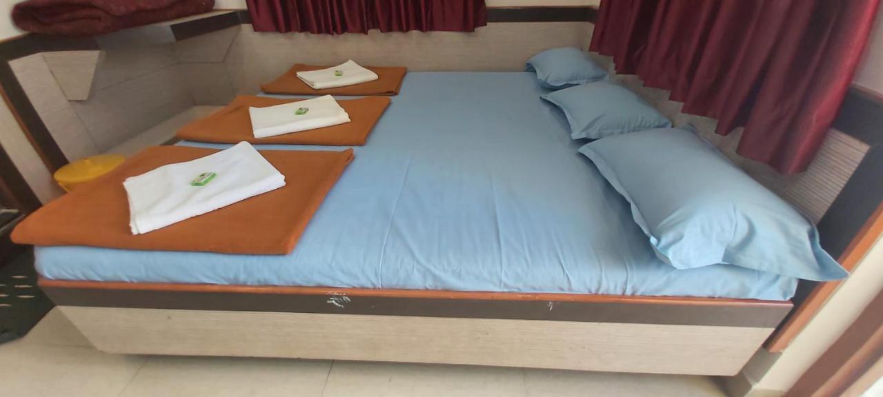 שירדי Sai Raghunandan Guest House מראה חיצוני תמונה